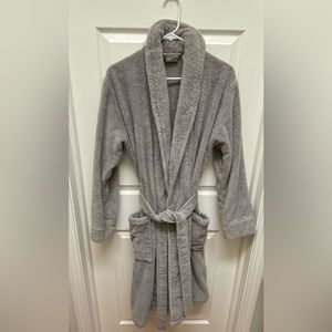 NWOTs. L.L. BEAN men’s terry cloth robe, size small, in gray.